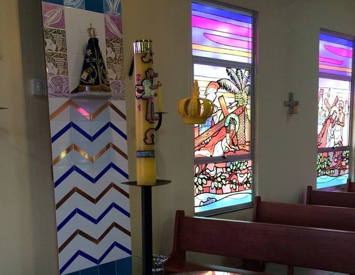 Cristo carregando a cruz - com vitrais 2